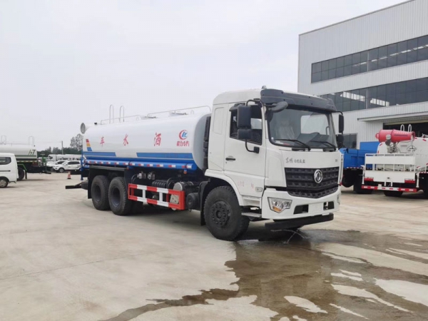 東風專底后八輪(20噸)灑水車