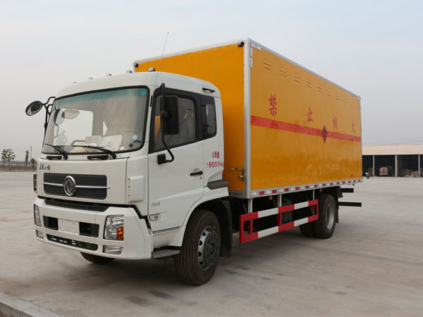 天錦6米2(9.9噸)爆破器材車