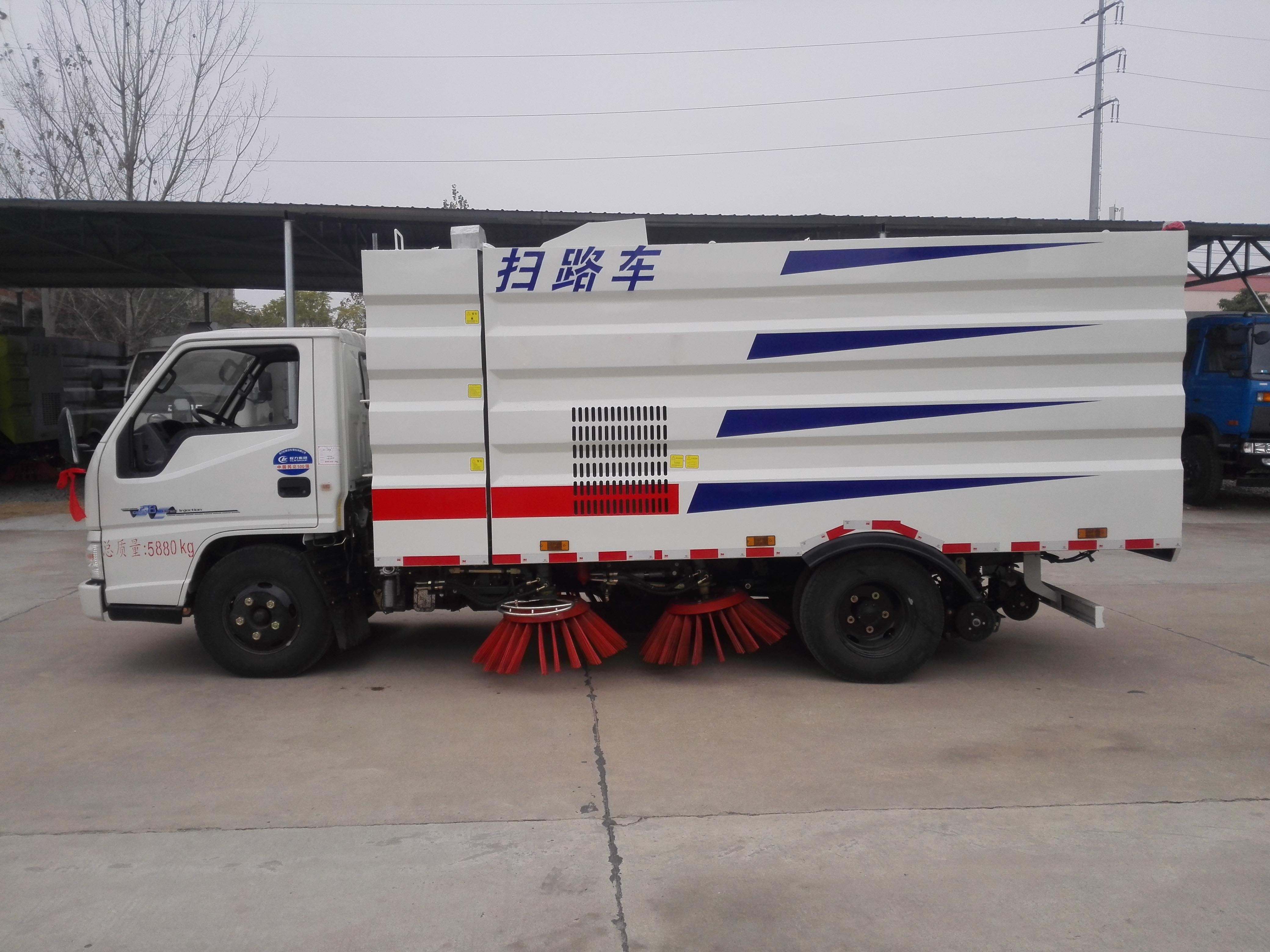 江鈴掃路車(1.5方水罐,4方塵罐)