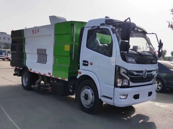 東風大多利卡吸塵車(1.5方水罐6方塵罐)