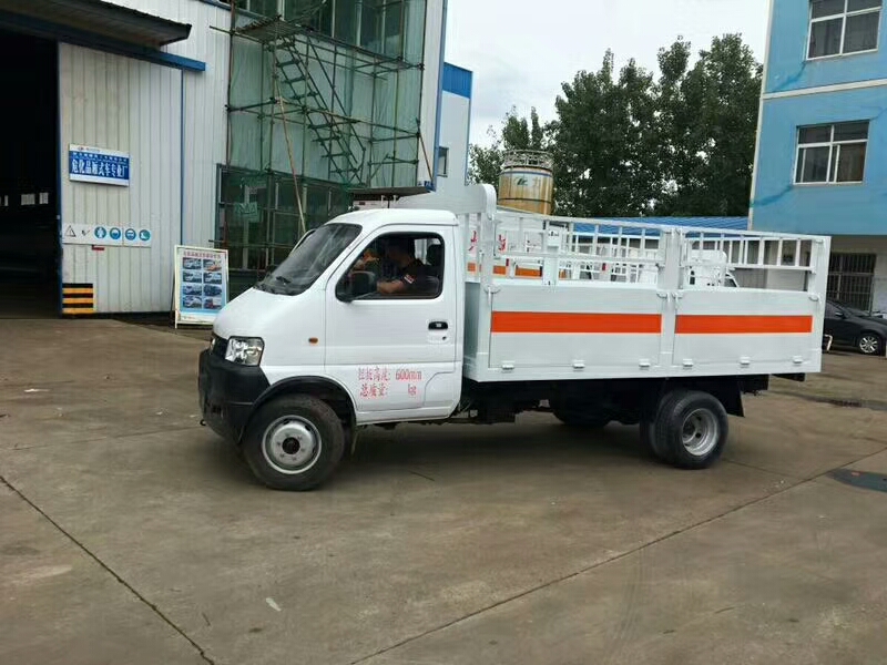 東風(fēng)俊風(fēng)3.3米(藍(lán)牌)氣瓶車