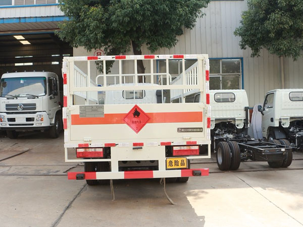 多利卡4.1米(4噸)氣瓶車(chē)