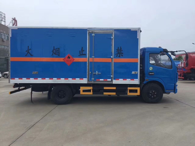 多利卡5.1米(6.4噸)氣體廂式車(chē)