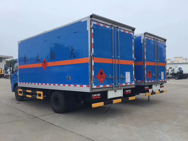 多利卡5.1米(6.4噸)氣體廂式車(chē)