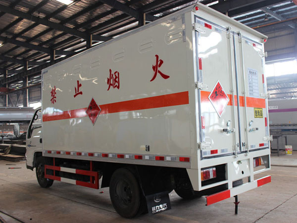 江鈴4.2米(2.6噸)氣體廂式車