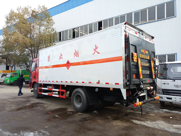 解放6.2米(10.4噸)氣體廂式車