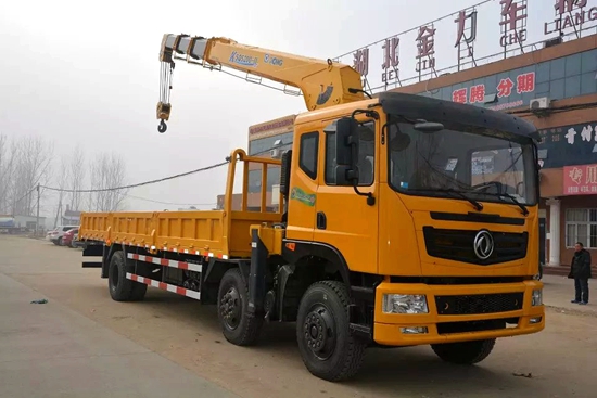 東風小三軸12噸隨車吊