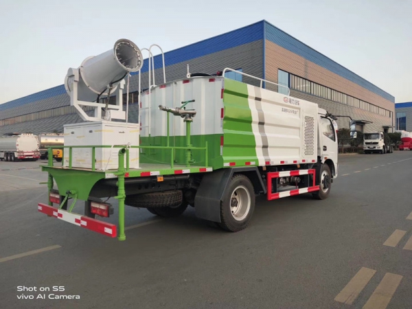 國(guó)六東風(fēng)大多利卡多功能抑塵車