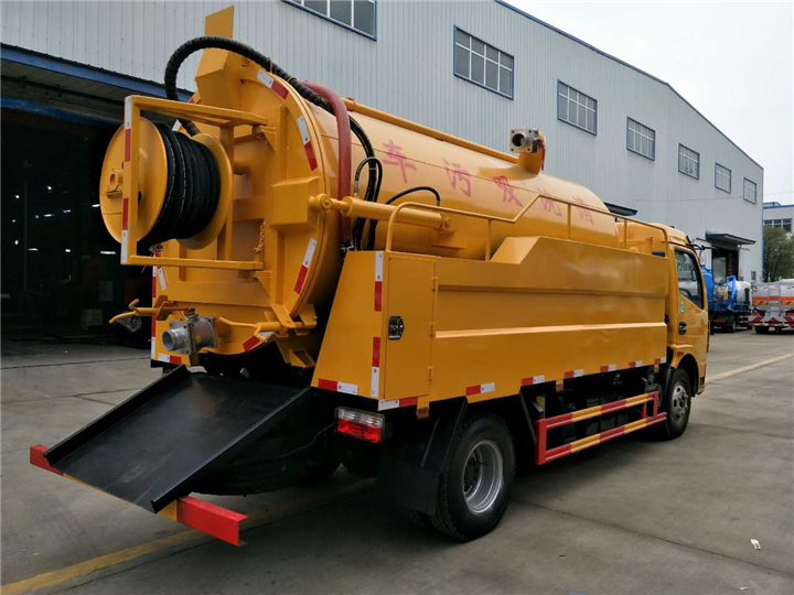 東風大多利卡清洗吸污車