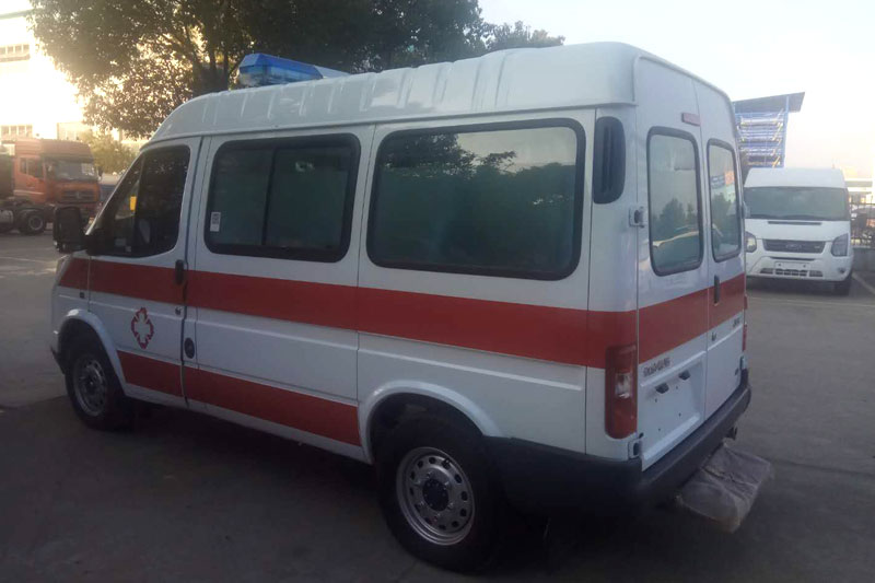 特順短軸柴油救護車