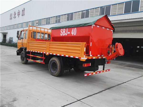 可上戶東風145多功能除雪車