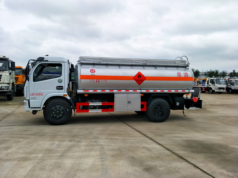 東風(fēng)多利卡8-10噸加油車