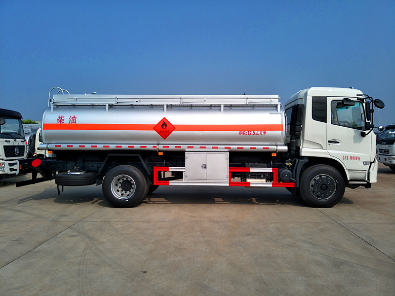 東風天錦10噸油罐車
