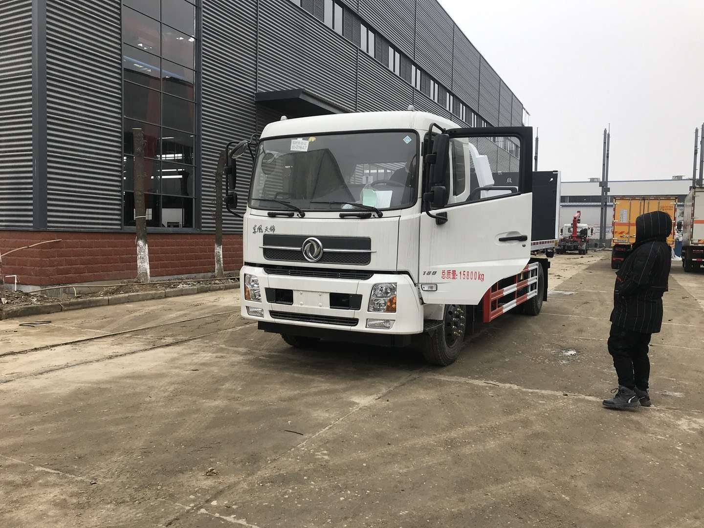 東風(fēng)天錦一拖二清障異型(報(bào)廢車廠專用)