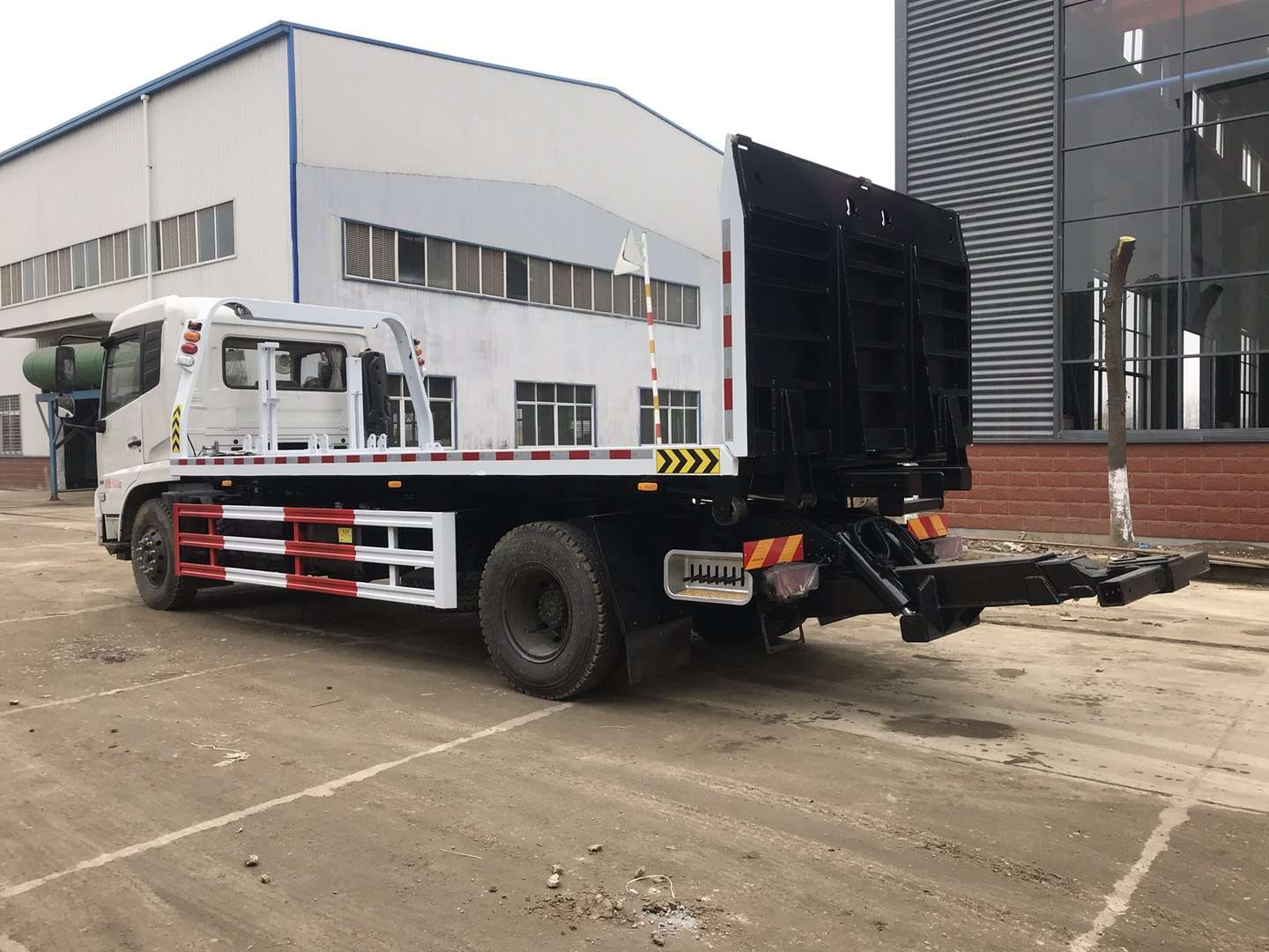 東風(fēng)天錦一拖二清障異型(報(bào)廢車廠專用)