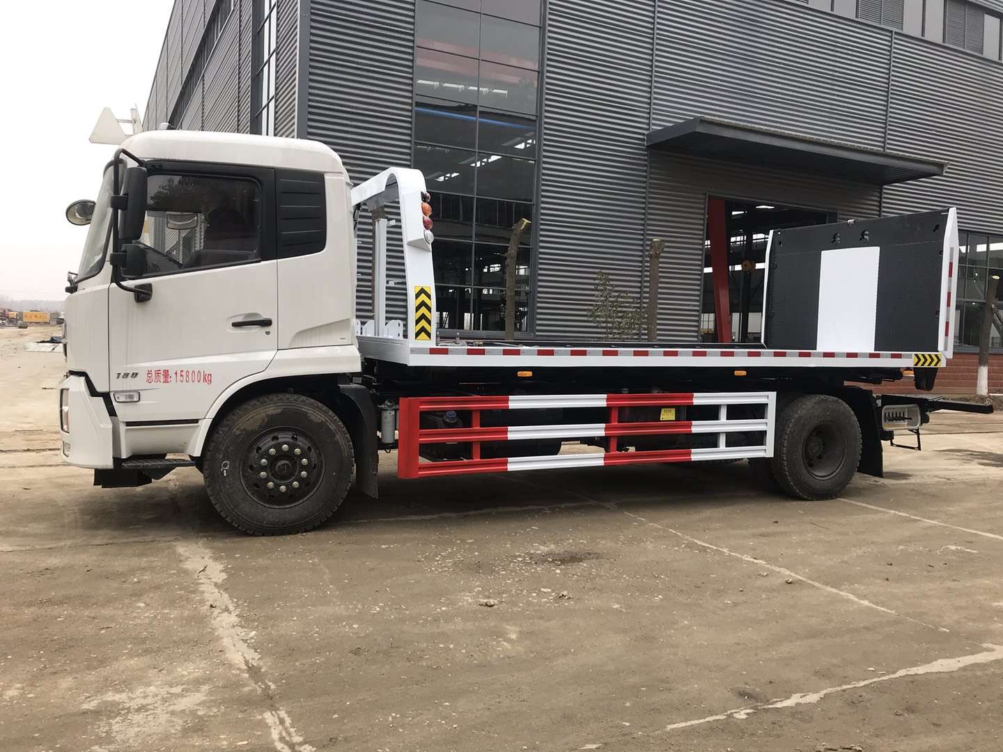 東風(fēng)天錦一拖二清障異型(報(bào)廢車廠專用)