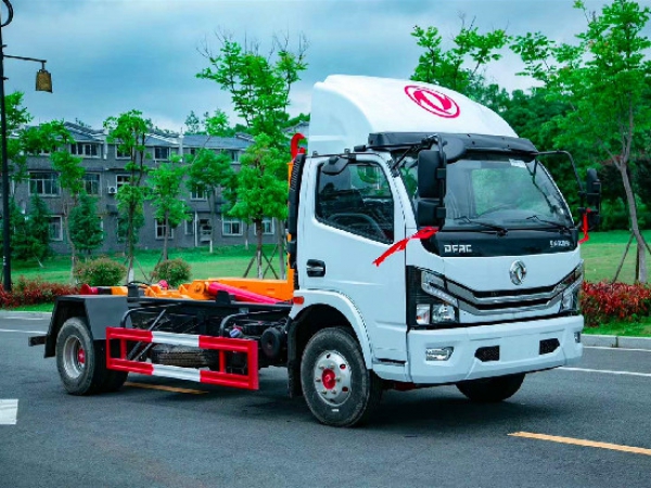 國(guó)六東風(fēng)多利卡8方車廂可卸式(鉤臂)垃圾車