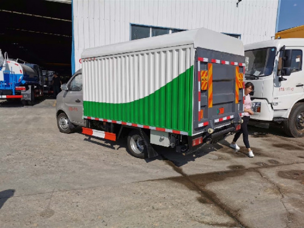 長安國六密閉式桶裝垃圾車