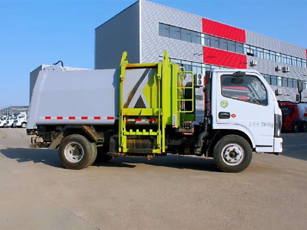 凱馬國(guó)六6方藍(lán)牌自裝卸掛桶)式垃圾車