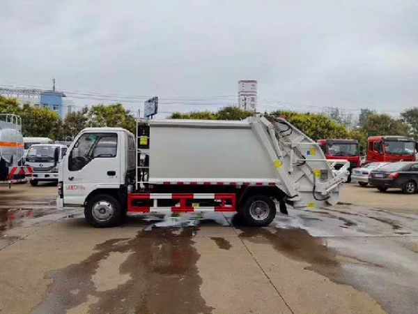 五十鈴100P國(guó)六6方壓縮式垃圾車