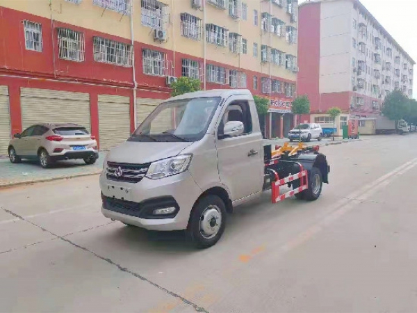 長安國六汽油鉤臂(車廂可卸)式垃圾車(后雙輪)