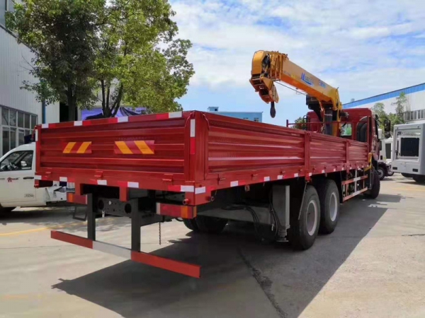 國(guó)六柳汽乘龍12噸隨車(chē)吊