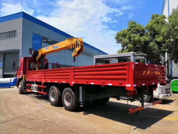 國(guó)六柳汽乘龍12噸隨車(chē)吊