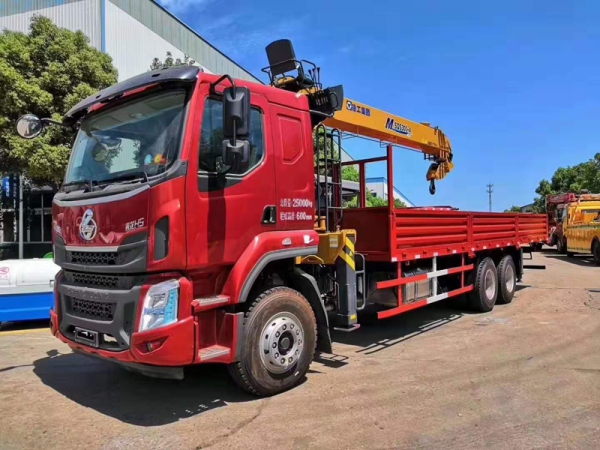 國(guó)六柳汽乘龍12噸隨車(chē)吊