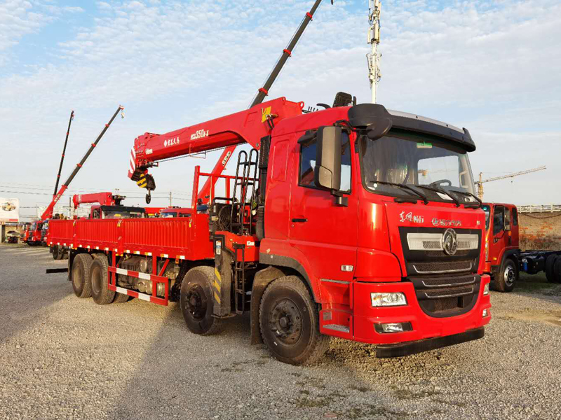 東風D7前四后八12-16噸隨車吊