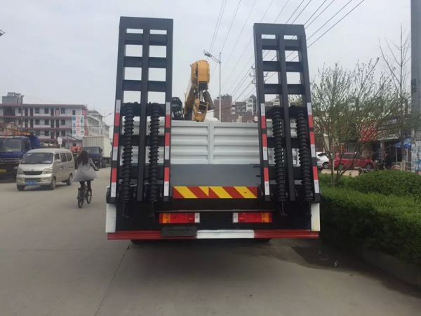 東風天龍前四后八16噸隨車吊