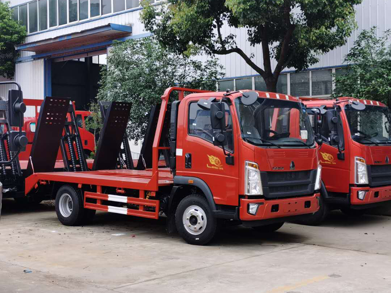 國(guó)六豪沃藍(lán)牌平板運(yùn)輸車