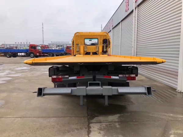 東風(fēng)D9一拖二清障車