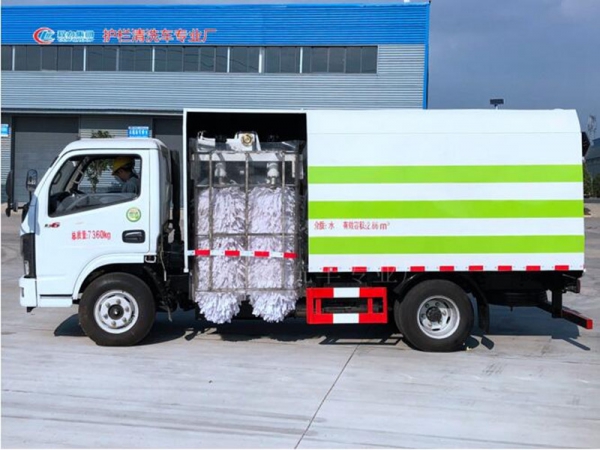 東風小多利卡4方護欄清洗車