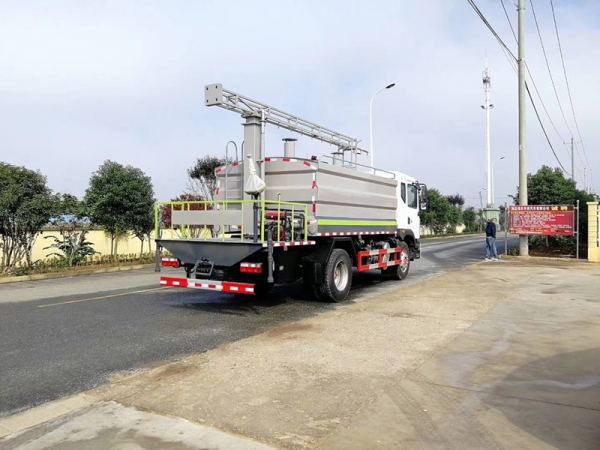 東風(fēng)D9鐵路噴霧抑塵車(chē)