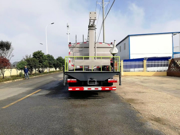 東風(fēng)D9鐵路噴霧抑塵車(chē)