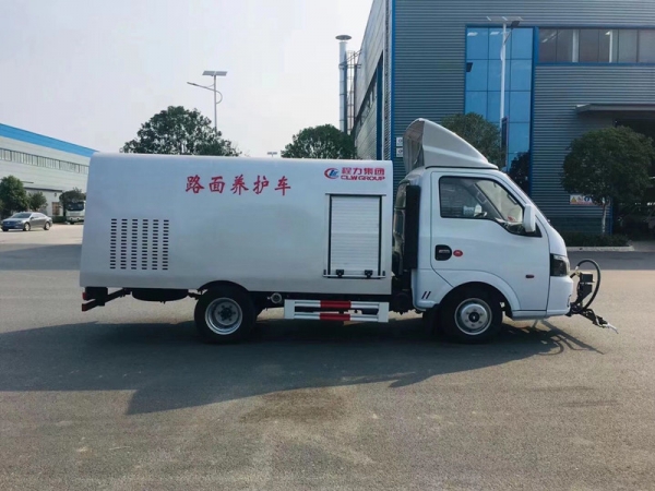 東風(fēng)途逸路面清洗車(chē)1.5方水罐