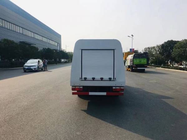 東風(fēng)途逸路面清洗車(chē)1.5方水罐