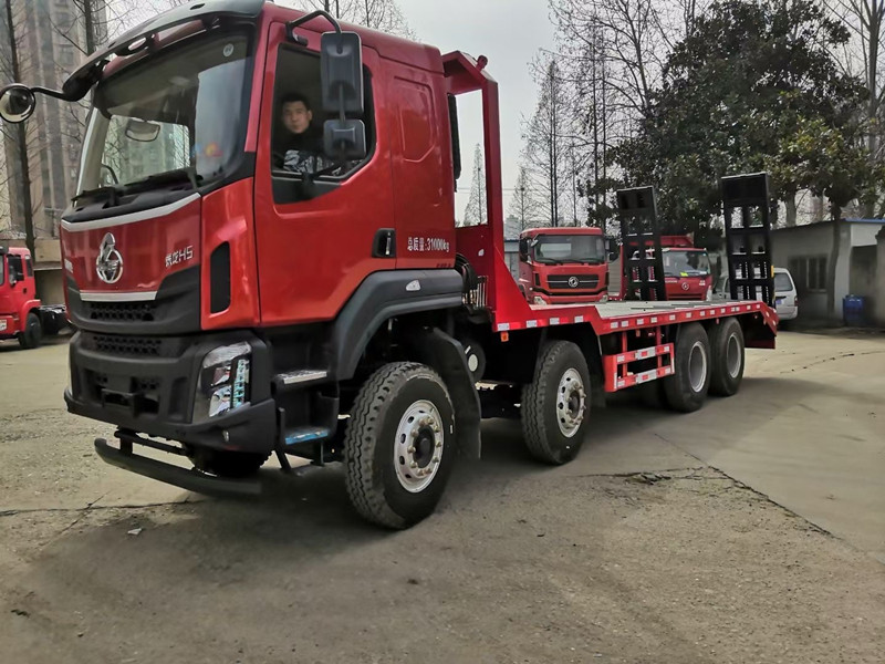 國(guó)六柳汽乘龍前四后八平板運(yùn)輸車(chē)，挖機(jī)拖車(chē)