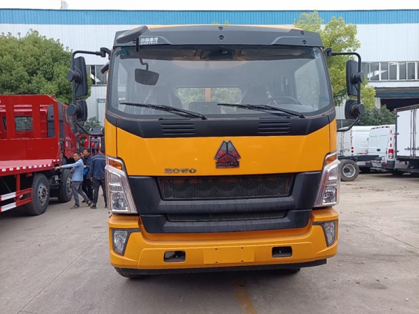 國六重汽豪沃單橋平板運輸車