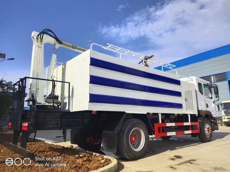 東風(fēng)D9光伏板清洗車