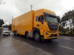 東風天龍前四后八應(yīng)急電源車